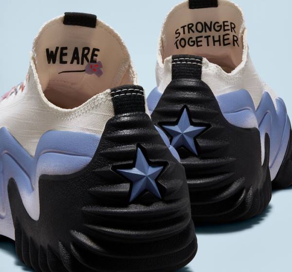 Tenis Bajos Converse Run Star Motion Plataforma We Are Stronger Together Azules Negros | CV-027QBU